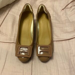 Hogan pumps
